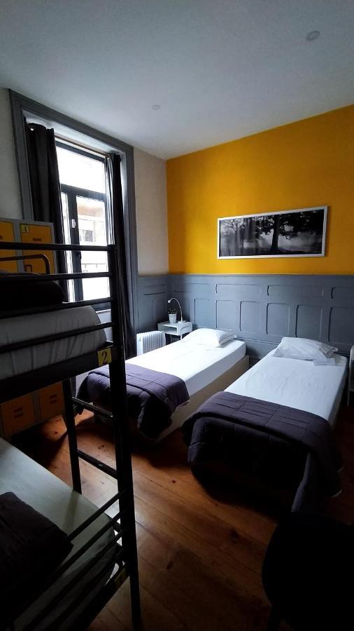 By Doors Hostel Porto Bagian luar foto